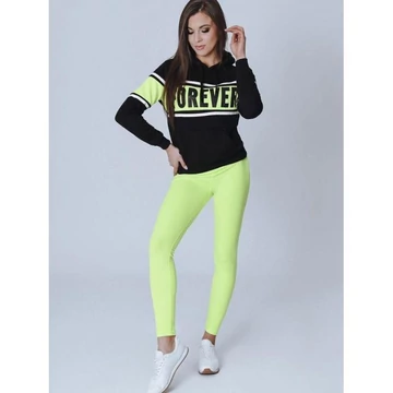 Fekete sport pulóver mintával