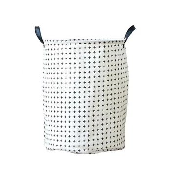 Játékkosár, fehér színben, kereszt motívummal