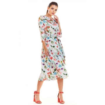 Fehér mintás női ruha, a derekán megkötős
