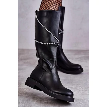 Fekete női csizma, díszítéssel