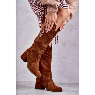 Barna színű, velúr női csizma