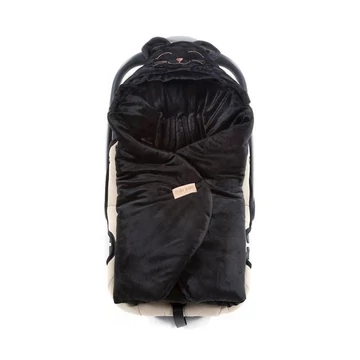 Fekete színű, füles autósülés takaró