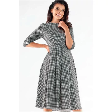 Női, kiszélesedő, fekete-fehér ruha, mintával