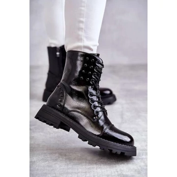 Fekete, lakkozott, női bakancs