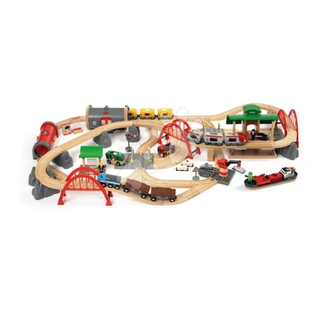 Fa vonatpálya Deluxe Railway Set BRIO 87 részes konténeres hajóval és elektronikus vonattal 3 évtől BRIO0526