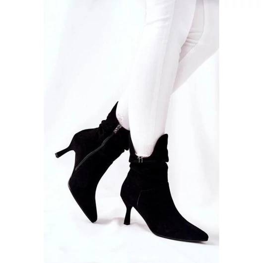 Női, redős, fekete magassarkú csizma