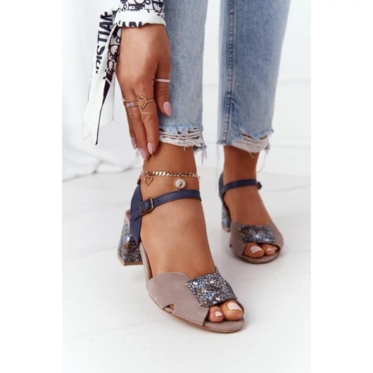 Stílusos női szandál