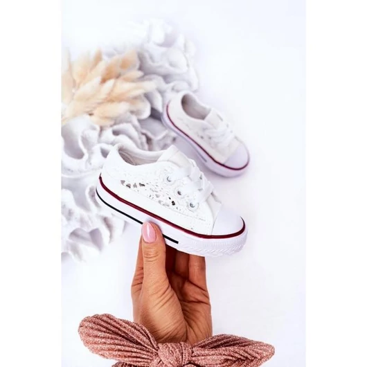 Trendi gyerek tornacipő csipkével, fehér színben