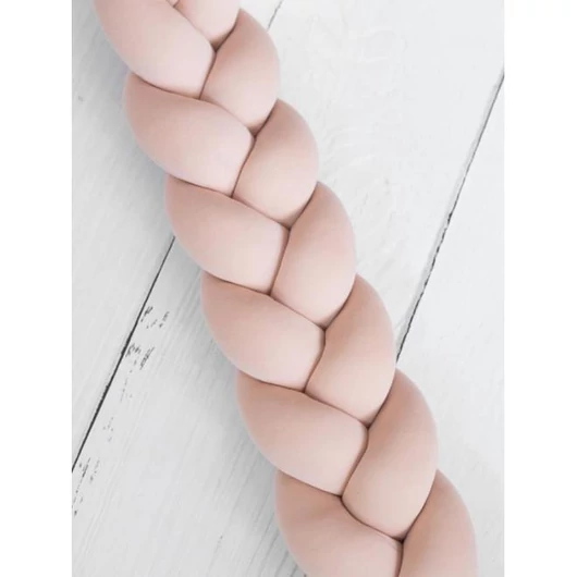 Bézs, fonott rácsvédő a kiságyhoz