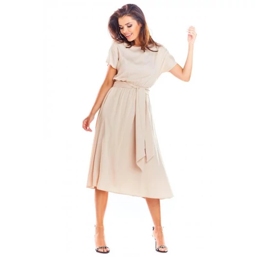 Elegáns, bézs színű női ruha nyárra
