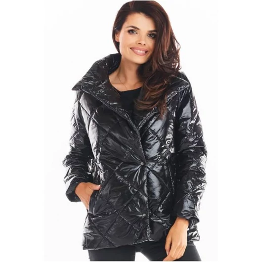 Steppelt női kabát magas gallérral, fekete színben