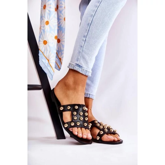 Díszített, fekete női papucs