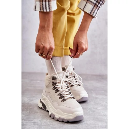 Magasszárú, világosbézs tornacipő, hölgyeknek