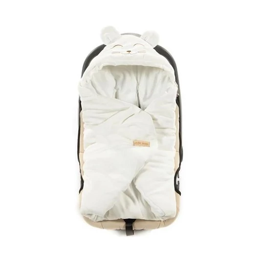 Fehér színű, füles autósülés takaró