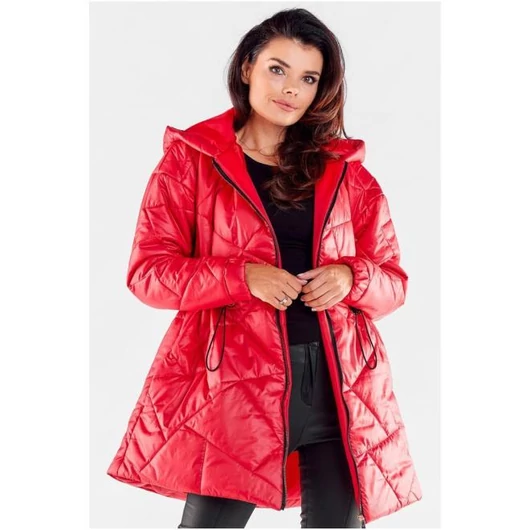 Piros, kiszélesedő, steppelt kabát