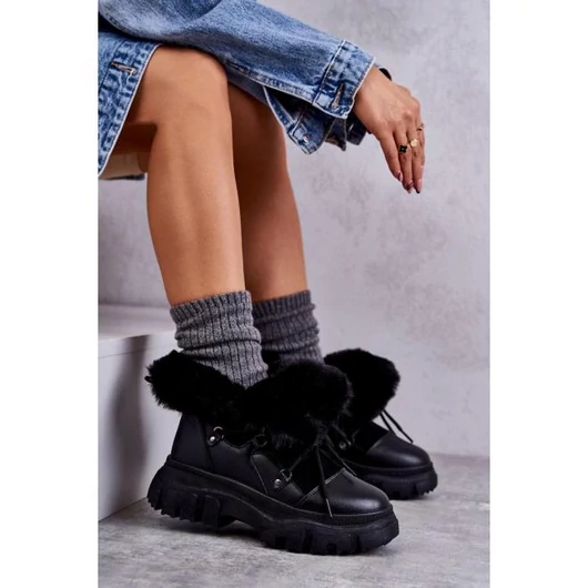 Fekete, bundás női cipő