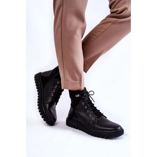 Fekete, fűzős csizma, hölgyeknek