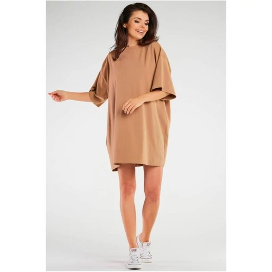 Bő szabású, női ruha, bézs színben
