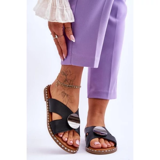 Fekete, női papucs, díszítéssel