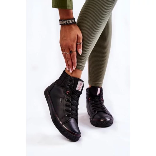 Fekete, női tornacipő - varrással