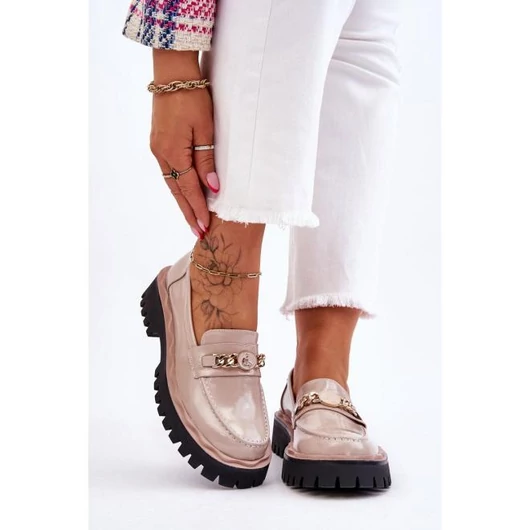 Lakkozott, bézs, mokaszinok hölgyeknek