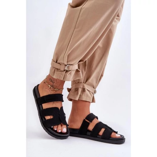 Fekete színű, női papucs - tépőzárral