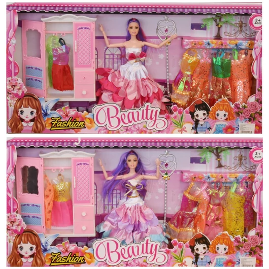 Betty baba gardróbbal és divatos ruhákkal 30cm több változatban