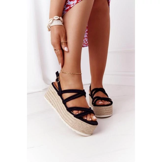 Divatos női platformszandál, fekete színben