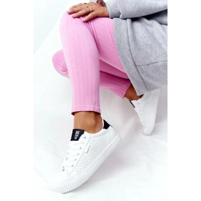 Divatos, fehér női cipők