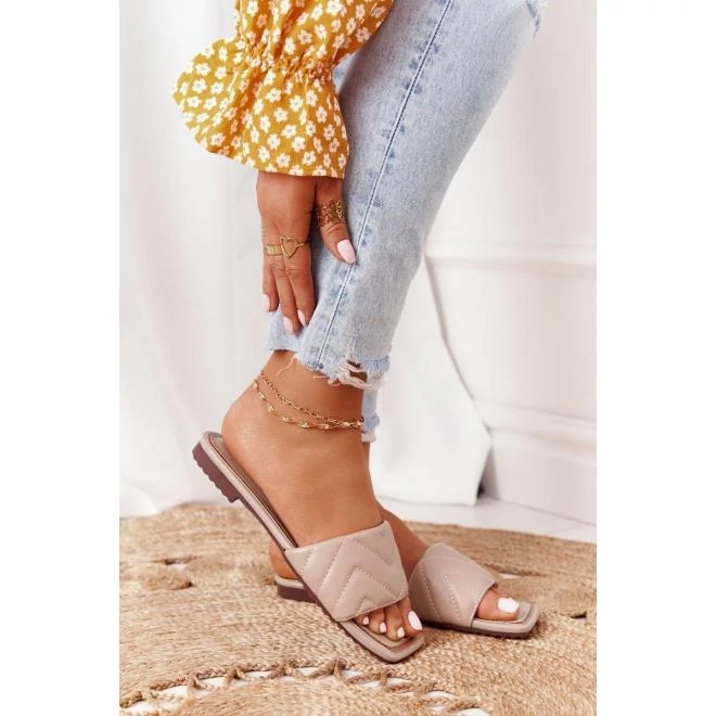 Bézs, steppelt bőr papucs, hölgyeknek