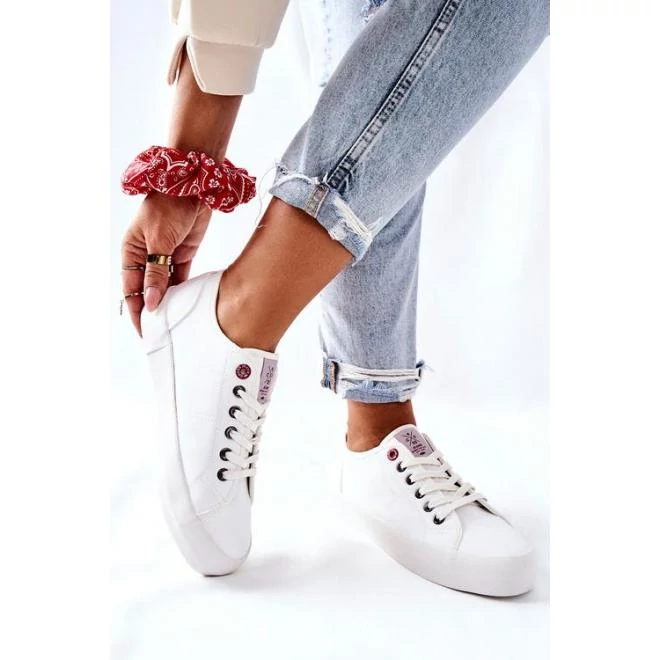 Klasszikus, fehér színű tornacipő, hölgyeknek