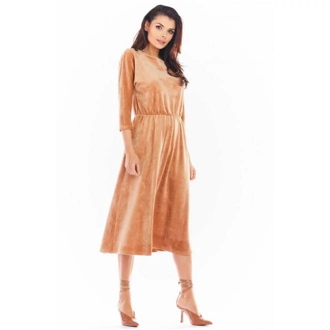 Bézs színű velúr midi ruha 3/4 ujjal hölgyeknek