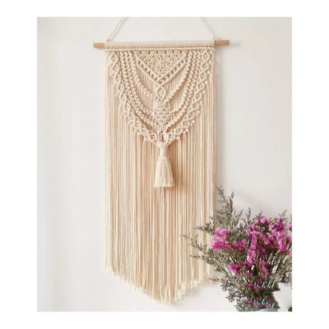 Függő makramé dísz a falra