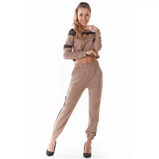 Bézs színű, divatos melegítőnadrág fekete hálóval hölgyeknek