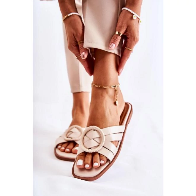 Női papucs, bézs színben