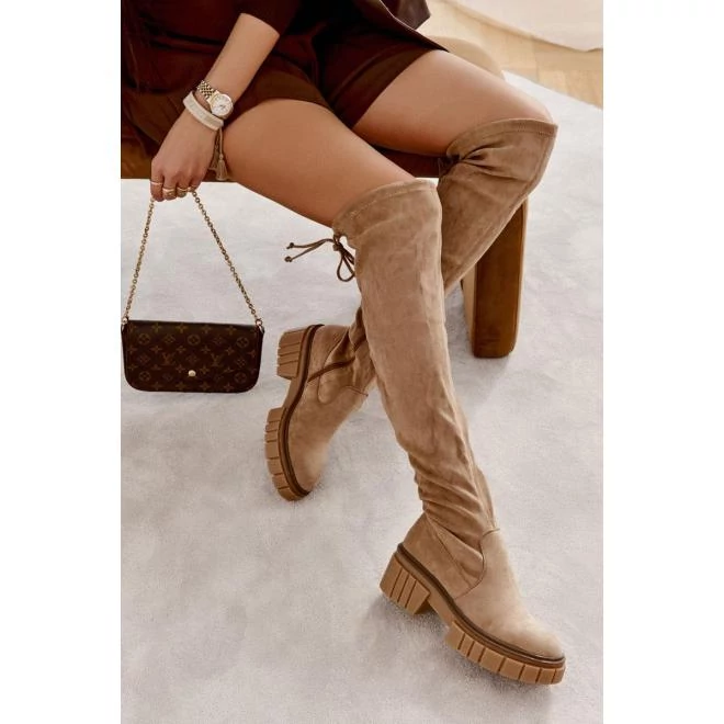 Bézs színű, velúr térdcsizma, hölgyeknek