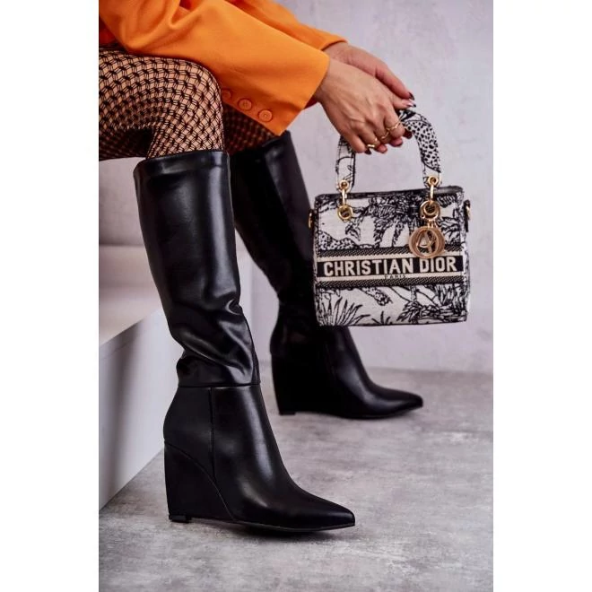 Fekete, éksarkú csizma, hölgyeknek