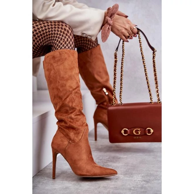 Világosbarna, magassarkú csizma, hölgyeknek