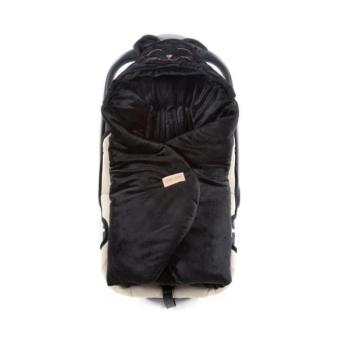 Fekete színű, füles autósülés takaró