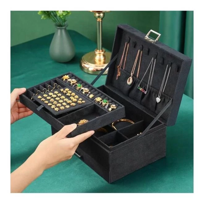 Fekete ékszerdoboz, sok rekesszel