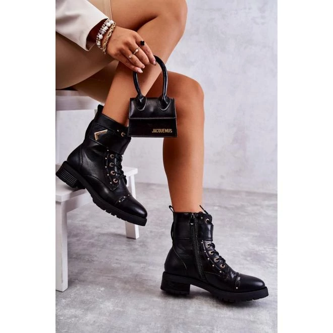 Bélelt, női csizma, fekete színben