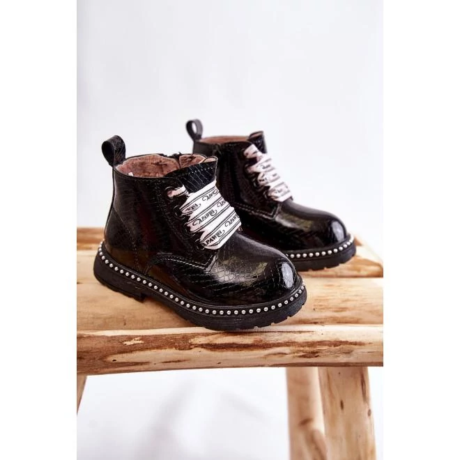 Bélelt, fekete gyerekcsizma