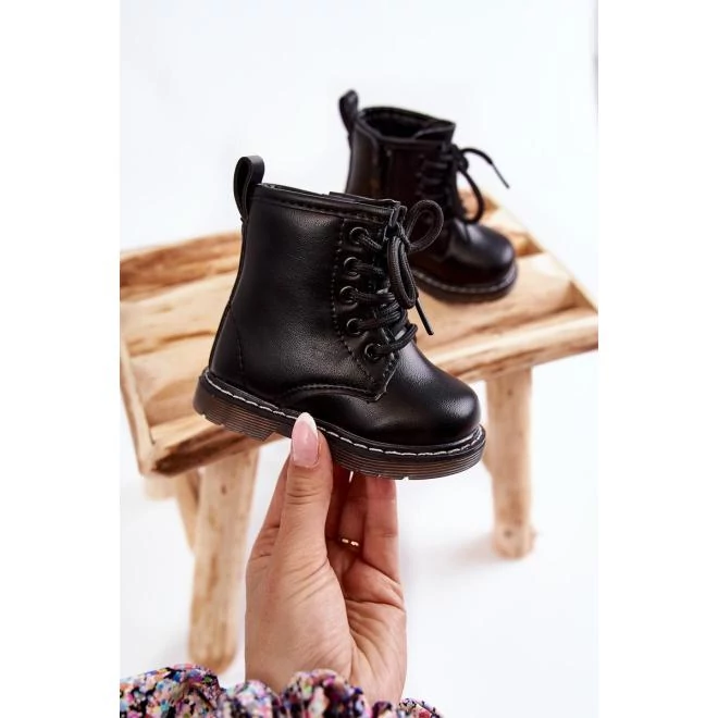 Fekete színű csizma, lányoknak