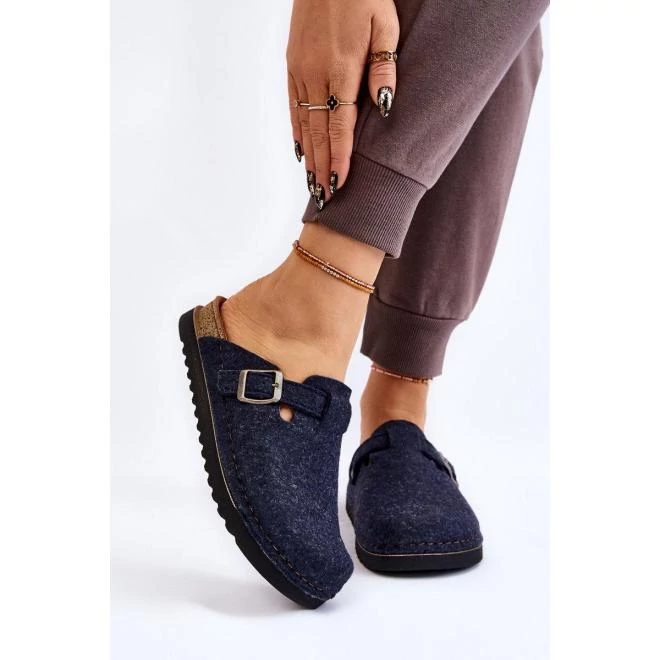 Sötétkék színű, női profilaktikus papucs