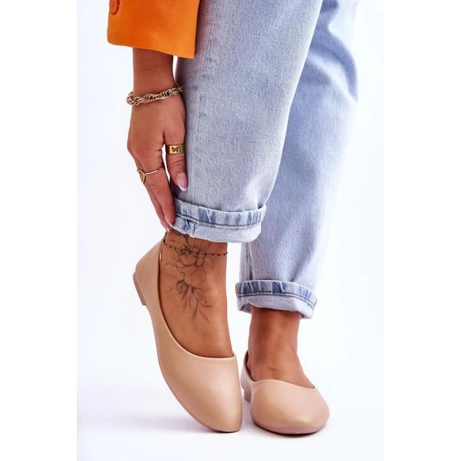 Bézs színű, klasszikus női balerinák