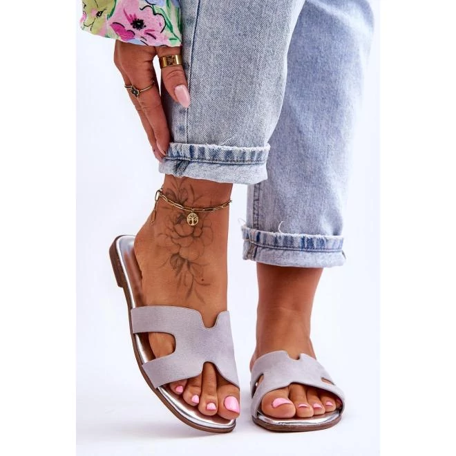 Szürke-ezüst színben, női papucs