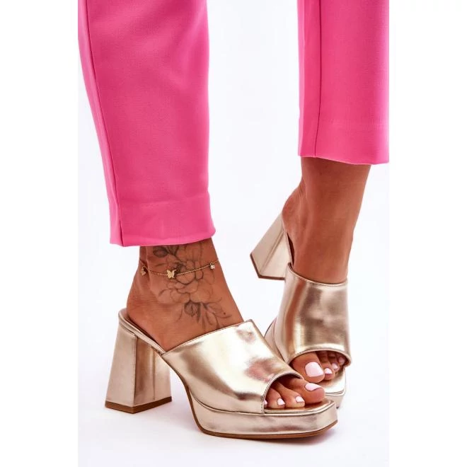 Arany színű, női papucs - sarokkal