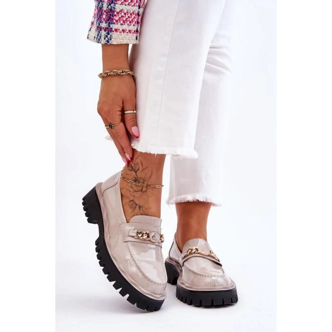 Lakkozott, világosszürke, mokaszinok hölgyeknek