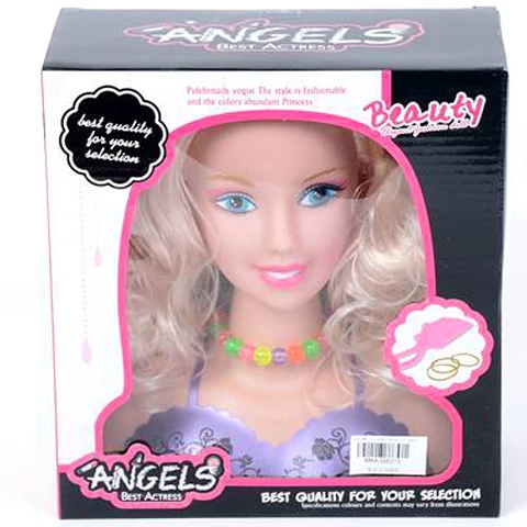 Fodrászbaba szőke hajjal és színes nyaklánccal